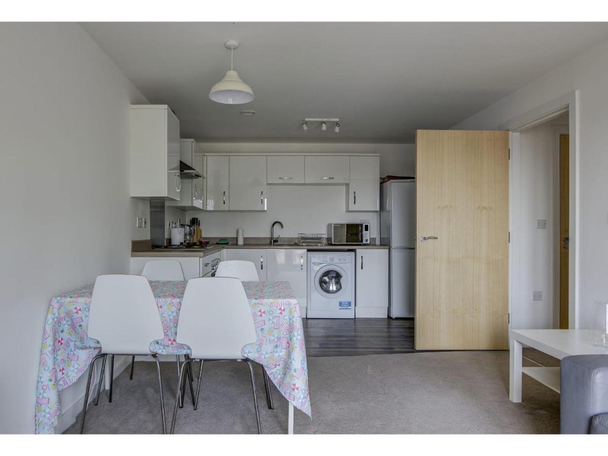Large, Spacious And Modern Apt For 4 In Manchester Buitenkant foto