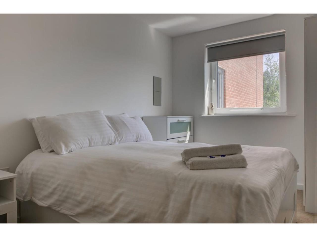 Large, Spacious And Modern Apt For 4 In Manchester Buitenkant foto
