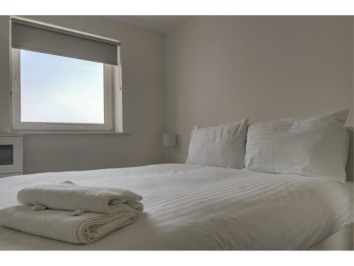 Large, Spacious And Modern Apt For 4 In Manchester Buitenkant foto
