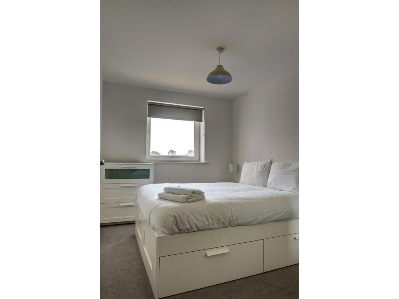 Large, Spacious And Modern Apt For 4 In Manchester Buitenkant foto