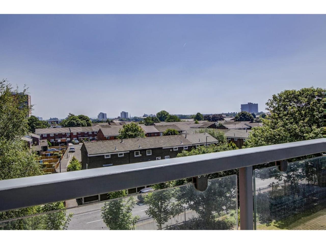 Large, Spacious And Modern Apt For 4 In Manchester Buitenkant foto