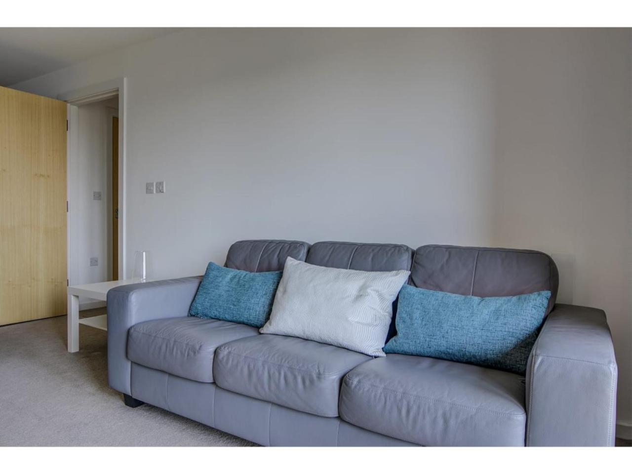 Large, Spacious And Modern Apt For 4 In Manchester Buitenkant foto