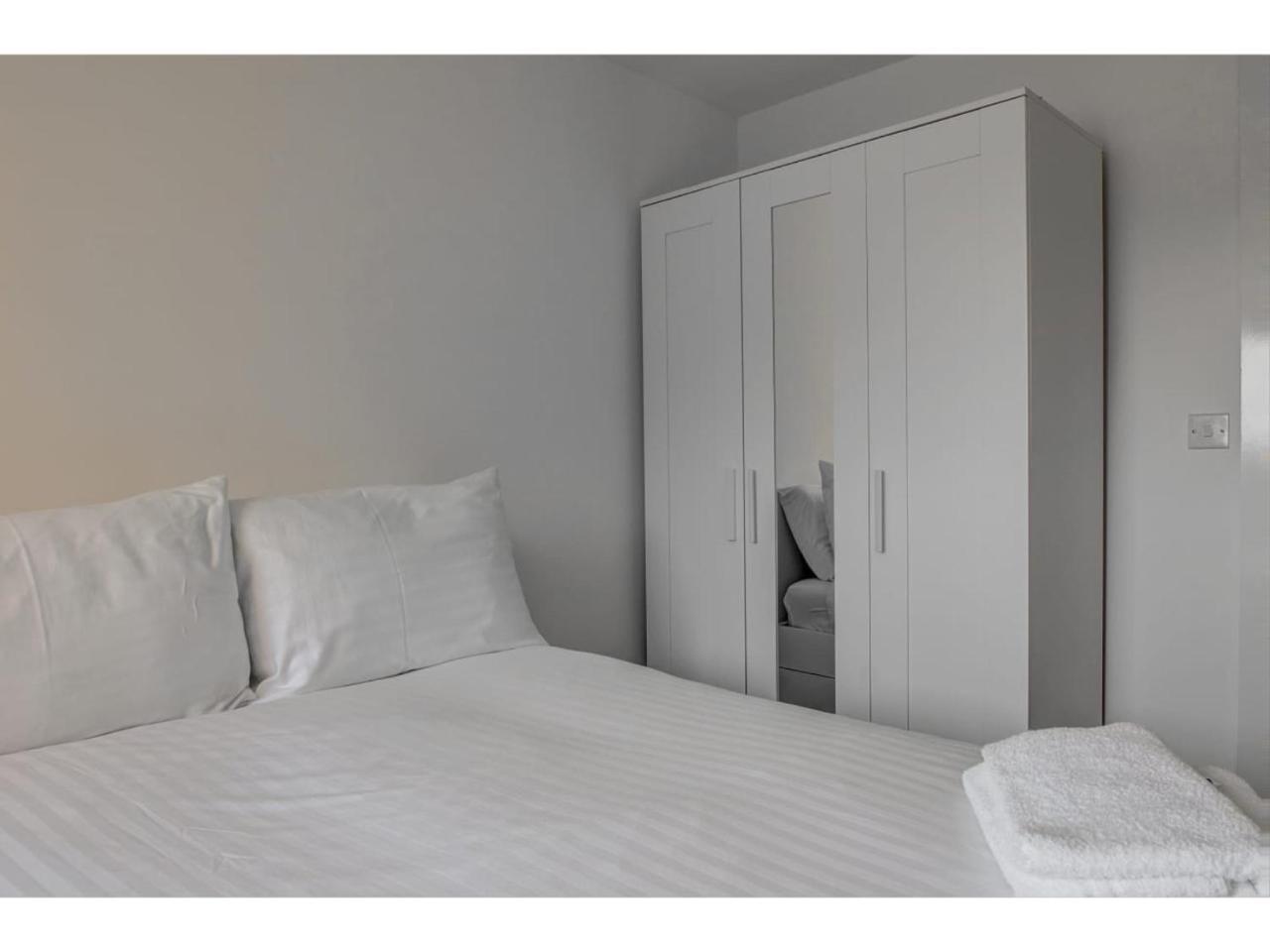 Large, Spacious And Modern Apt For 4 In Manchester Buitenkant foto